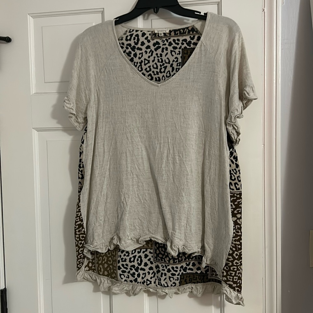 Women’s blouse, size large (fits a medium/large), perfect condition